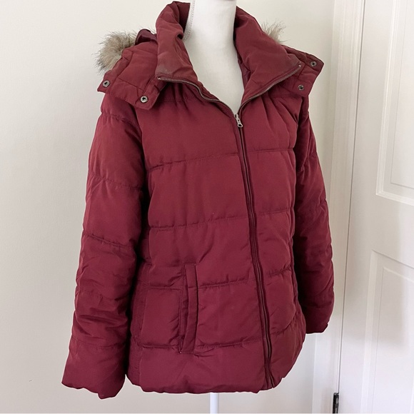 Old Navy Faux Fur Trim Puffer Coat - Picture 3 of 13